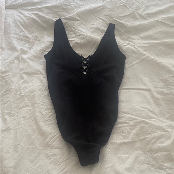 ✨ 3 for $20 Bundle Deal ✨ Forever 21 Black Lace-Up Bodysuit - Picture 4 of 4